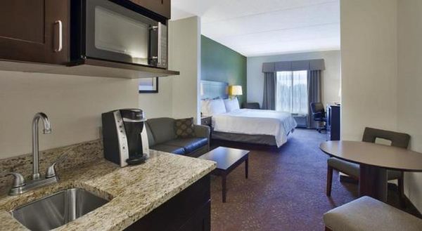 Holiday Inn Express & Suites Saginaw, an IHG Hotel - 09.10.21